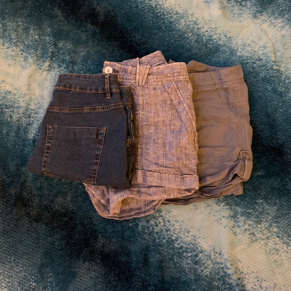 2 SHORTS AND A SKIRT